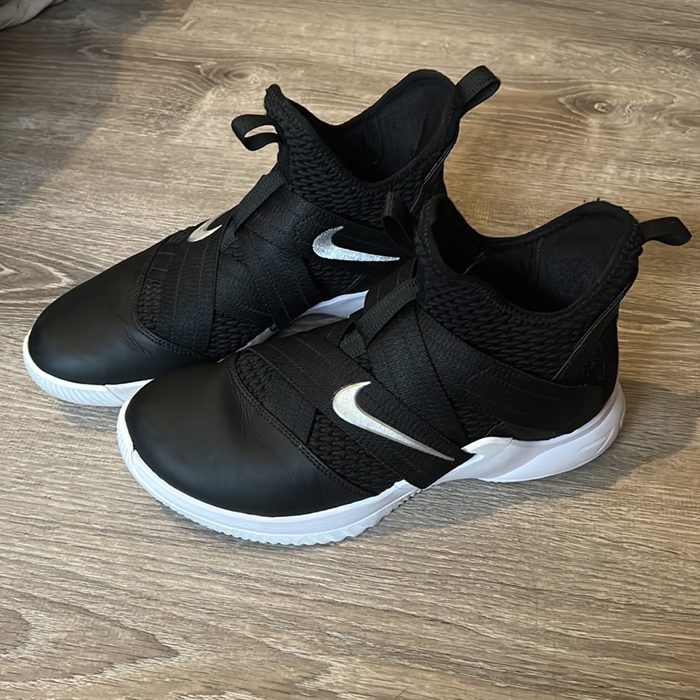 EUC Nike Lebron Soldier 12 (men’s 10)